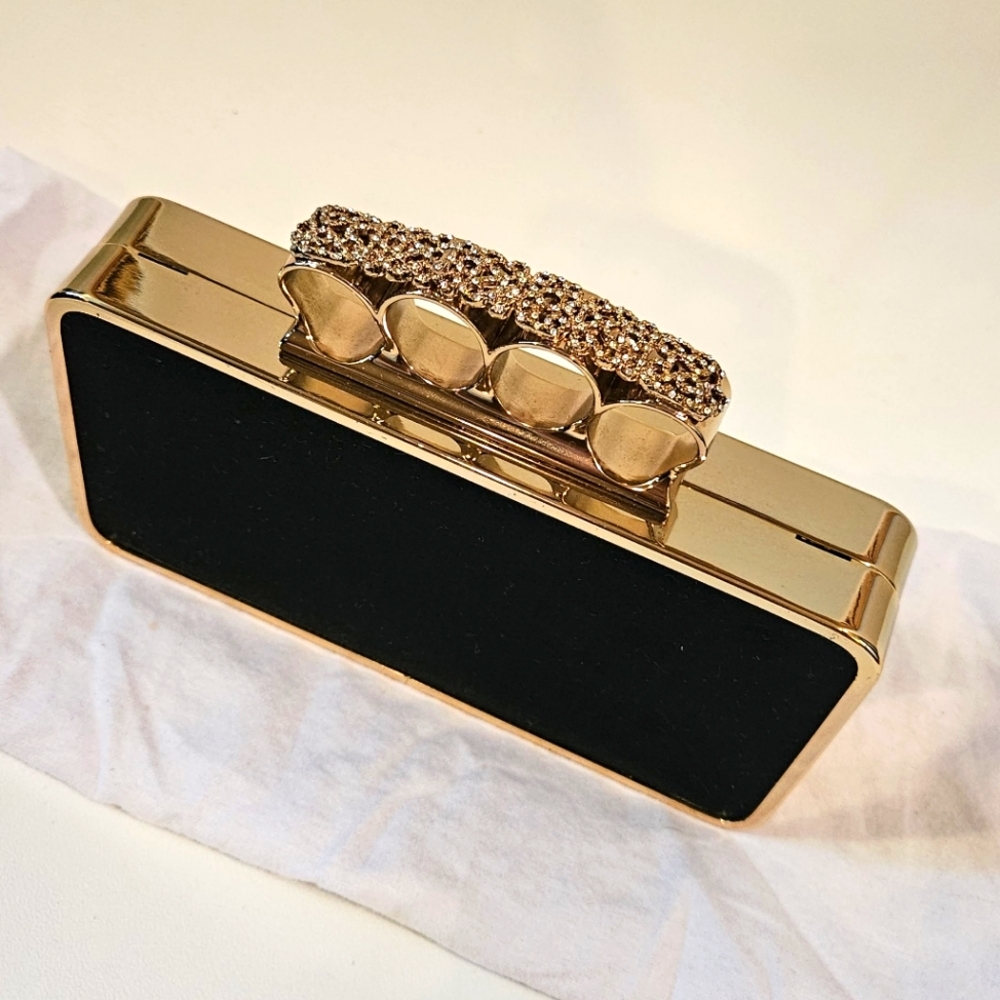 BCBG MaxAzria - Knuckle clutch